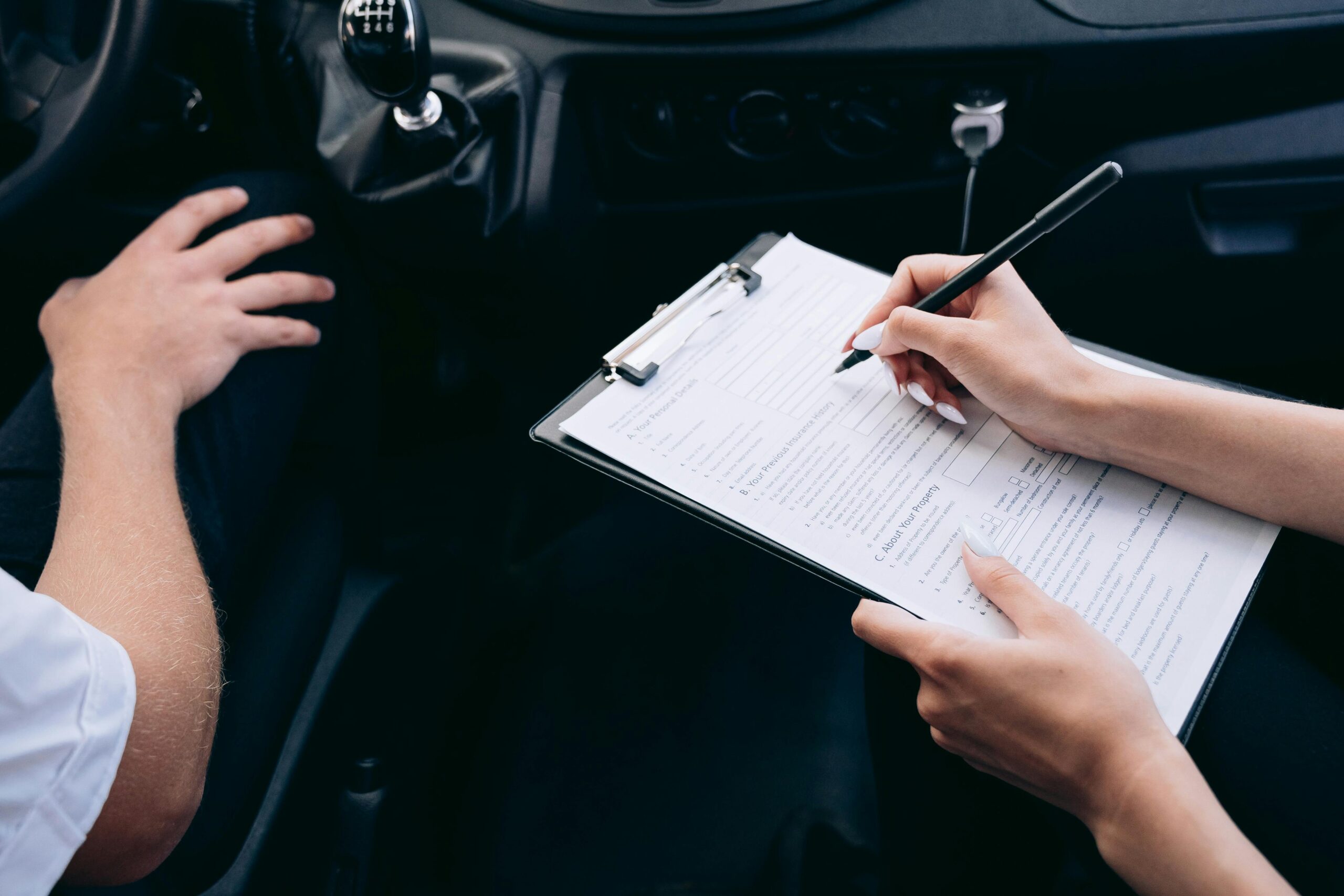 A Complete Guide to Comparing Online and Offline Car Insurance Providers